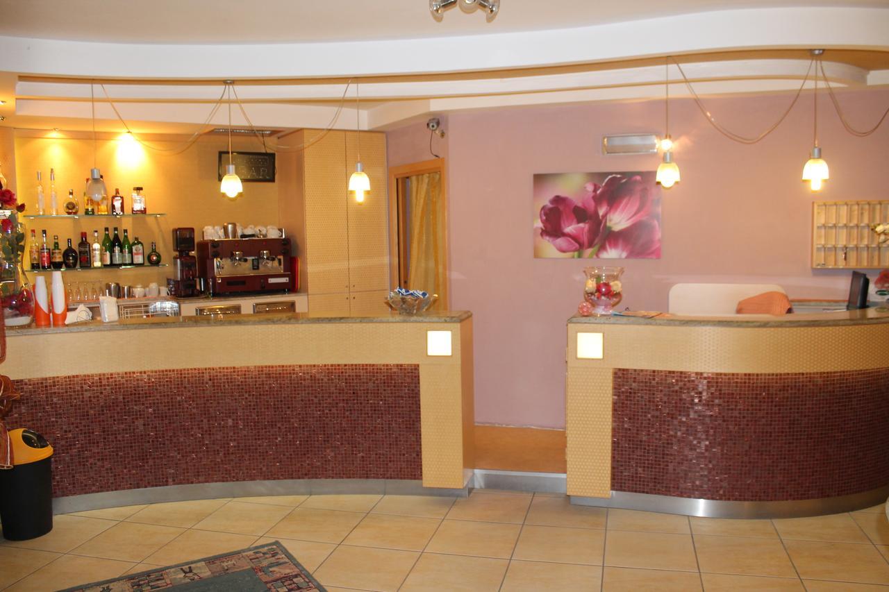 Hotel Oblio Ріміні Екстер'єр фото