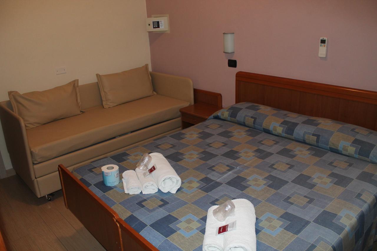 Hotel Oblio Ріміні Екстер'єр фото