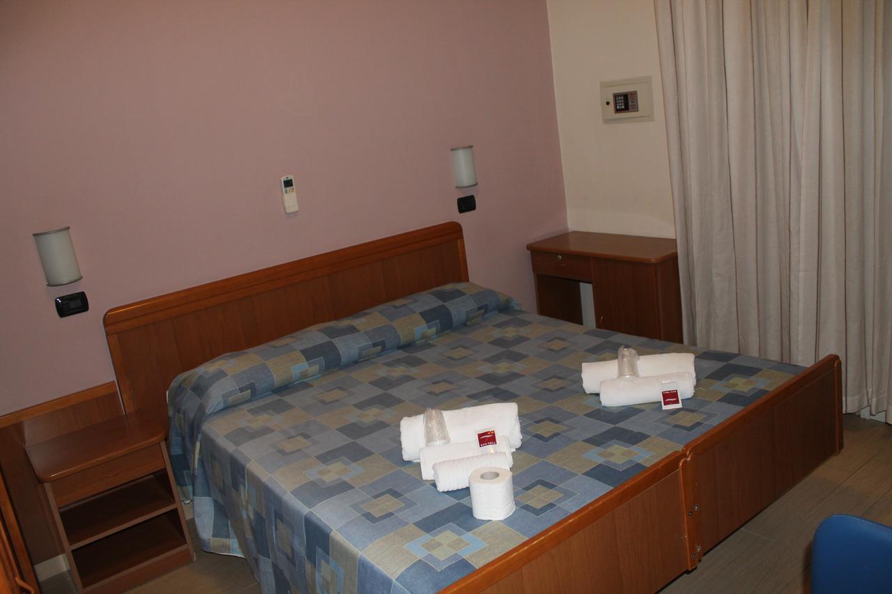 Hotel Oblio Ріміні Номер фото